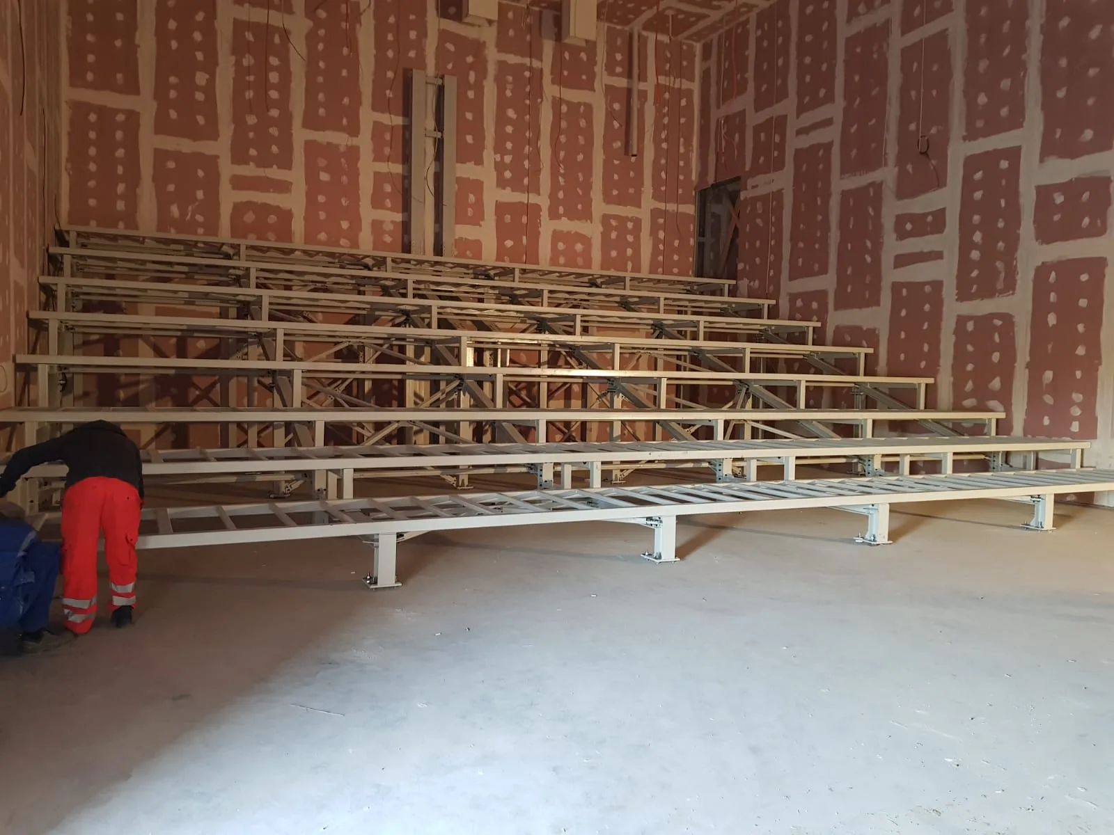 Structură gradene cinematograf – Laserplex
