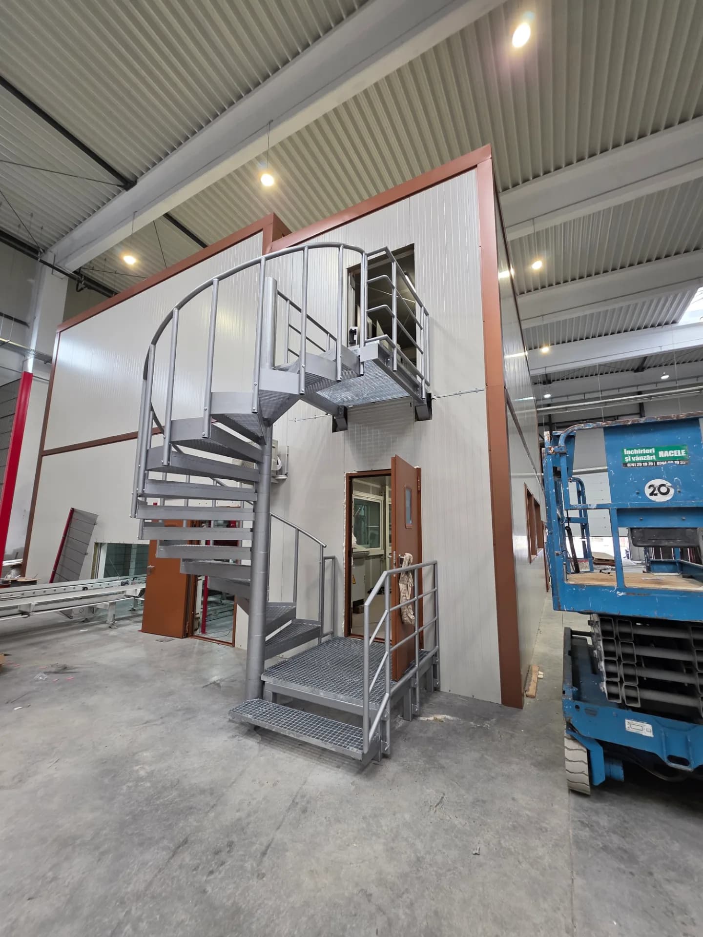 Scară în spirală pentru cabină fonoizolantă